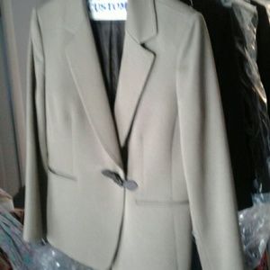 Tahari 2piece pantsuit